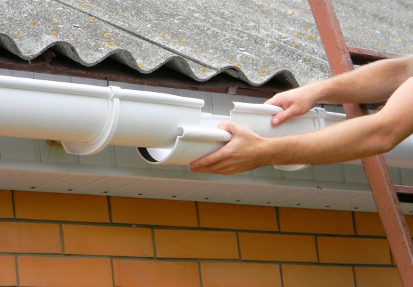 Cost of Gutter Hanging in Omaha
